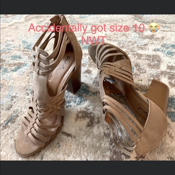 Boutique Sandal w/ Heel NWT - Picture 1 of 1